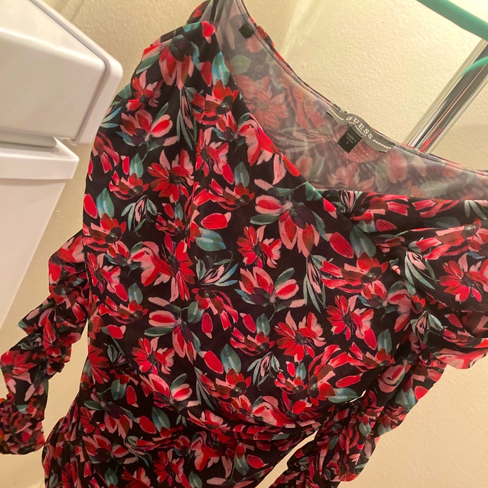 Guess top